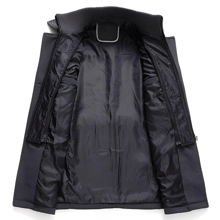 Homem usando casaco masculino elegante, sobretudo social de inverno. Roupa masculina sofisticada e quente.