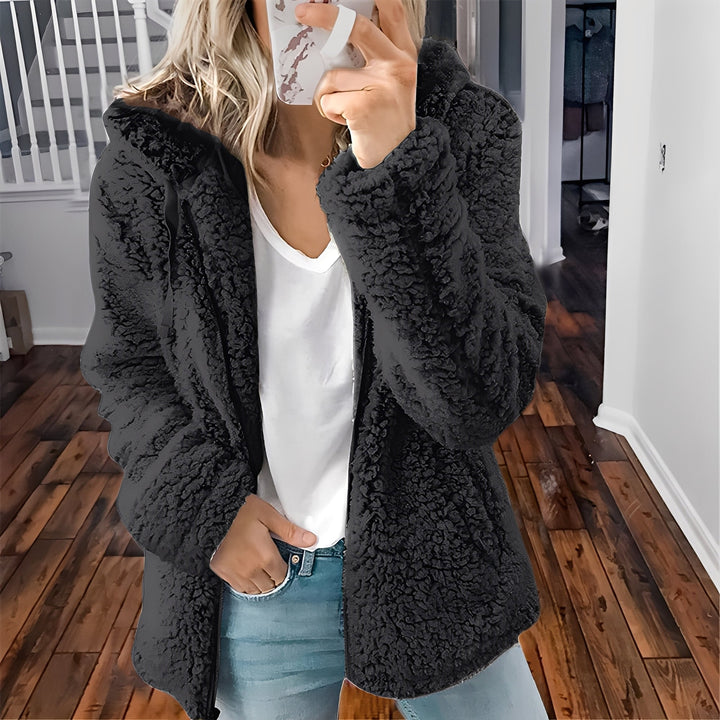 Casaco feminino quente com capuz, vestuário de inverno para moda e conforto, disponível plus size.