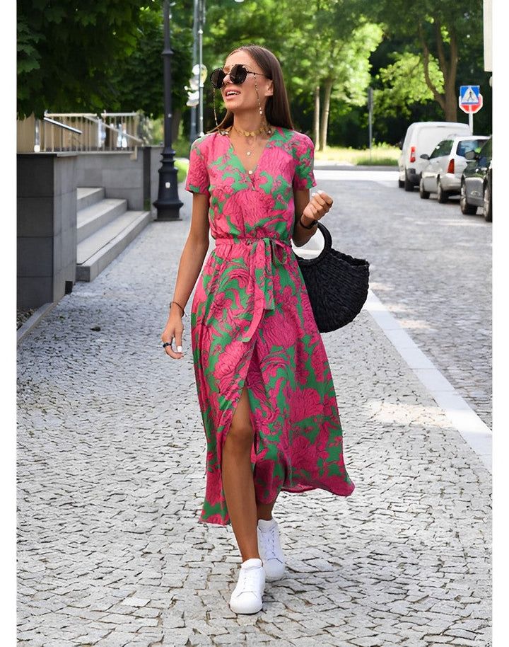 Vestido feminino floral elegante, ideal para primavera e verão.