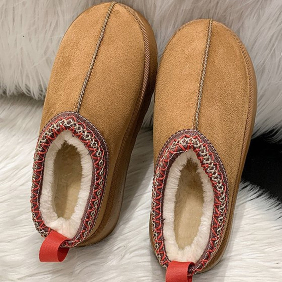 Botas de neve femininas, ideais para o inverno. Calçado quente e confortável para os dias frios.