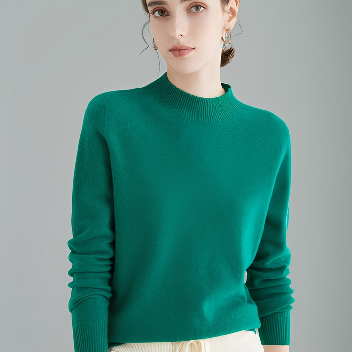 Perfil da camisola feminina, gola alta e caimento perfeito. Roupa elegante de outono.