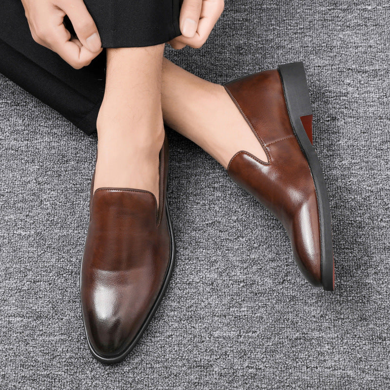 Mocassim masculino polido preto para trabalho, com design formal e elegante. Perfeito para o escritório.