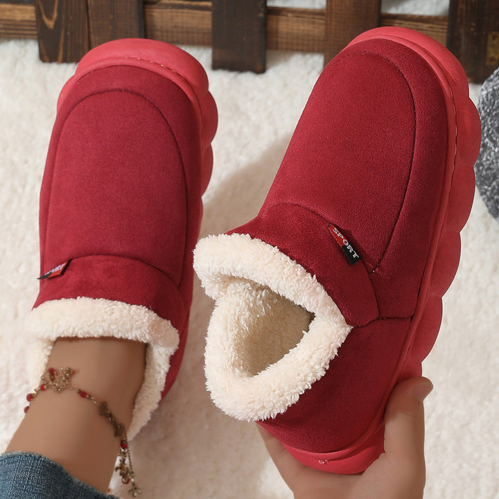 Tênis de pelúcia feminino para inverno, super quente e confortável. Ideal para moda casual no frio.