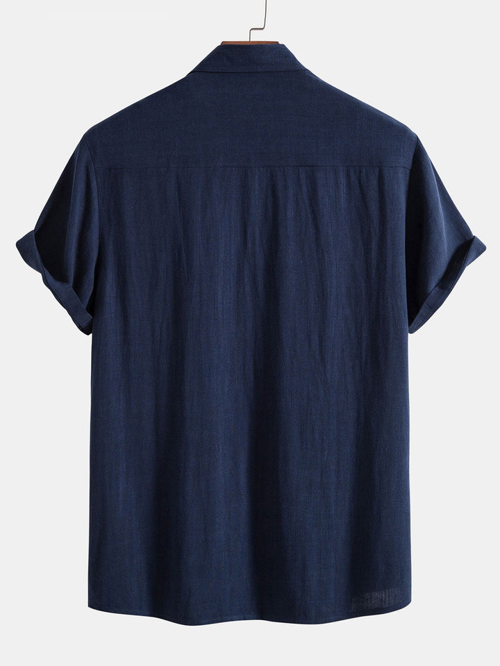 Conjunto masculino azul de verão: camisa manga curta e calça fluida. Roupa confortável e moderna.