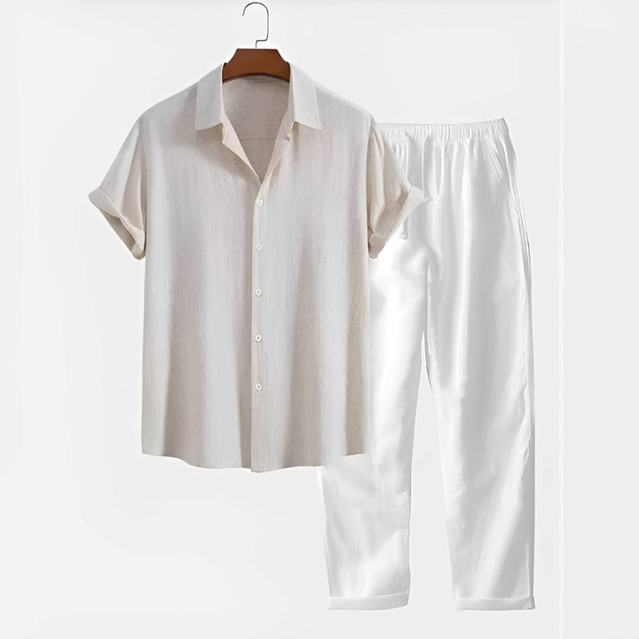 Conjunto masculino de verão, ideal para praia ou viagem. Look casual, confortável e estiloso para dias ensolarados.