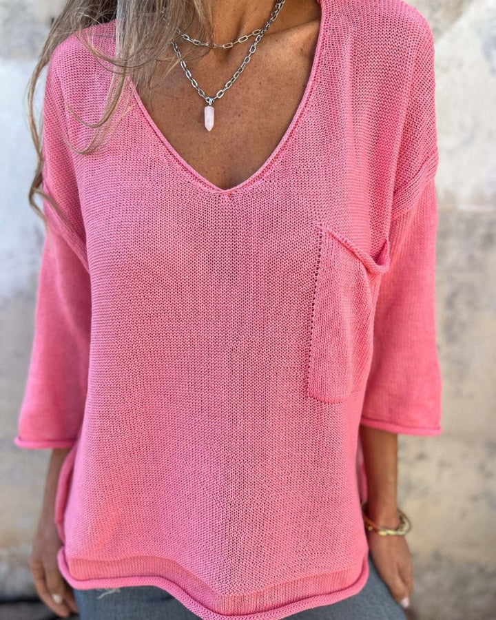 Top boho com decote V e bolsos, versátil para primavera e verão, com toque casual.