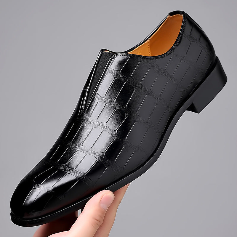 Elegantes mocassins masculinos formais com detalhe de padrão de pedra, para um visual sofisticado.