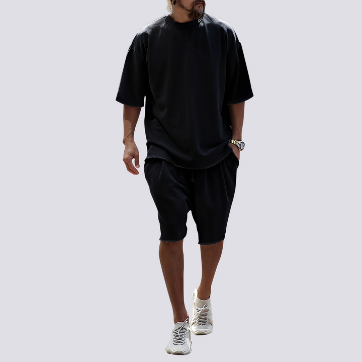 Conjunto masculino casual solto para um look de verão relaxado e estiloso. Roupa versátil e muito confortável.