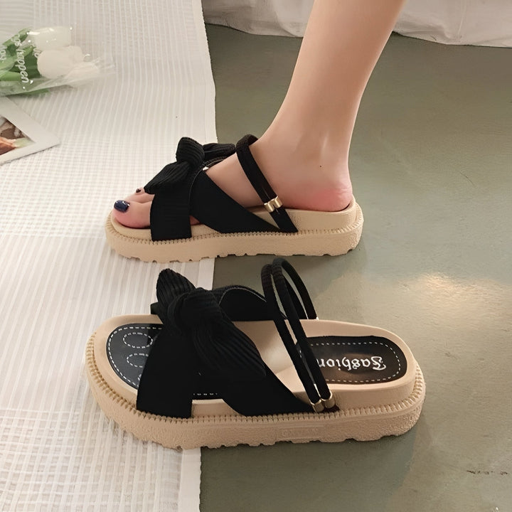 Detalhe das sandálias femininas Sammy, mostrando o conforto e estilo. Perfeitas para moda verão e praia.