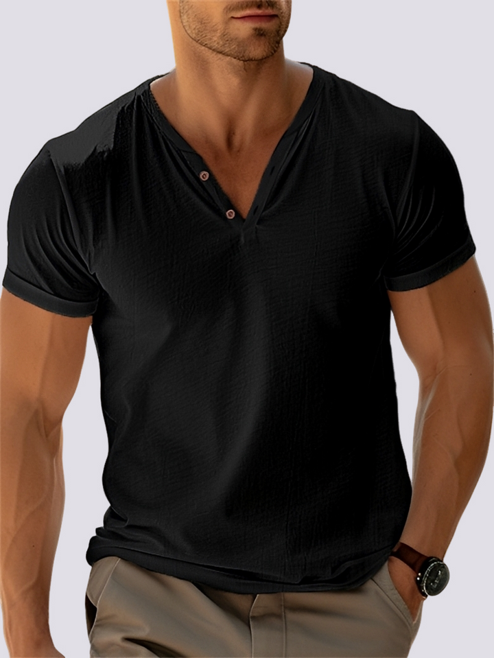 Camiseta masculina retrô com decote V, perfeita para estilo casual e uso diário. Conforto e moda verão.