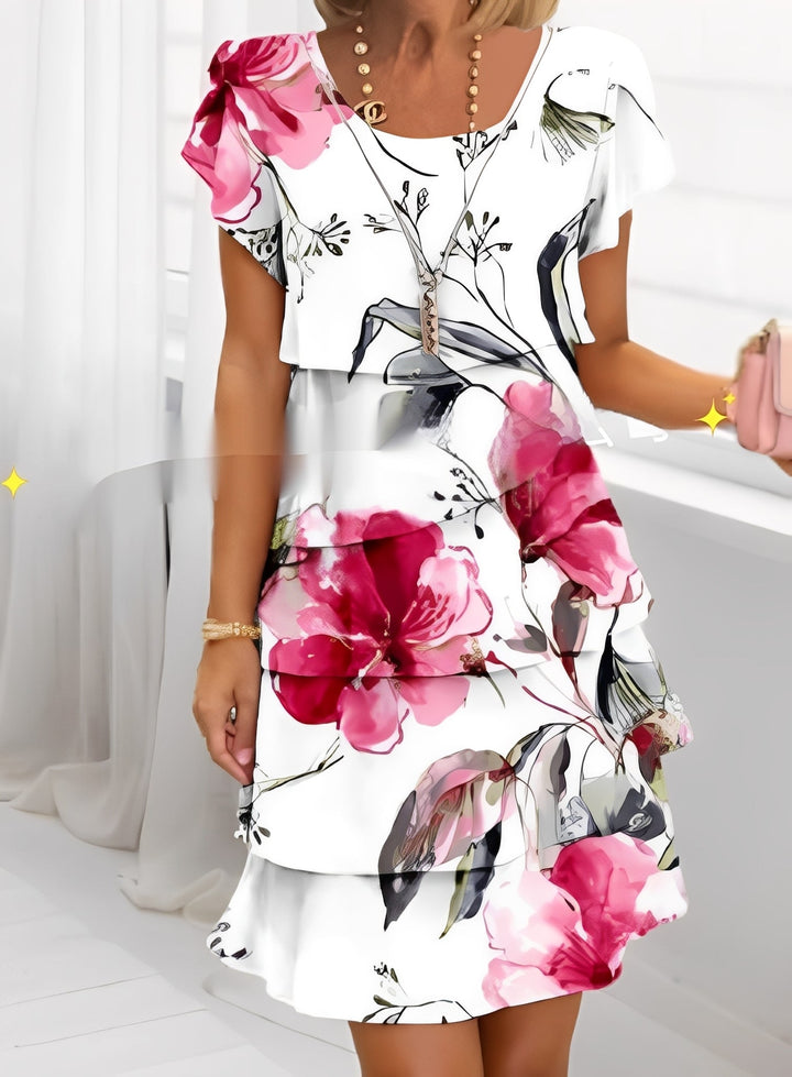 Elegante vestido feminino de verão com babados e mangas curtas. Conforto casual chic para seus momentos de lazer.