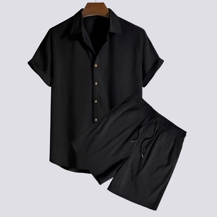 Conjunto masculino casual para praia, shorts e camisa, ideal para moda de verão e viagens de férias.