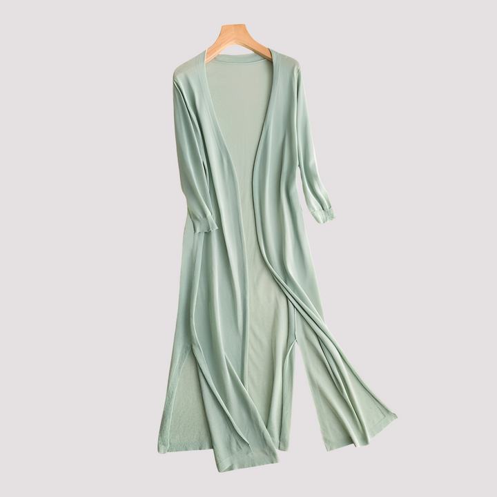 Cardigan feminino longo de tricô macio, perfeito para looks casuais e tendência da moda.