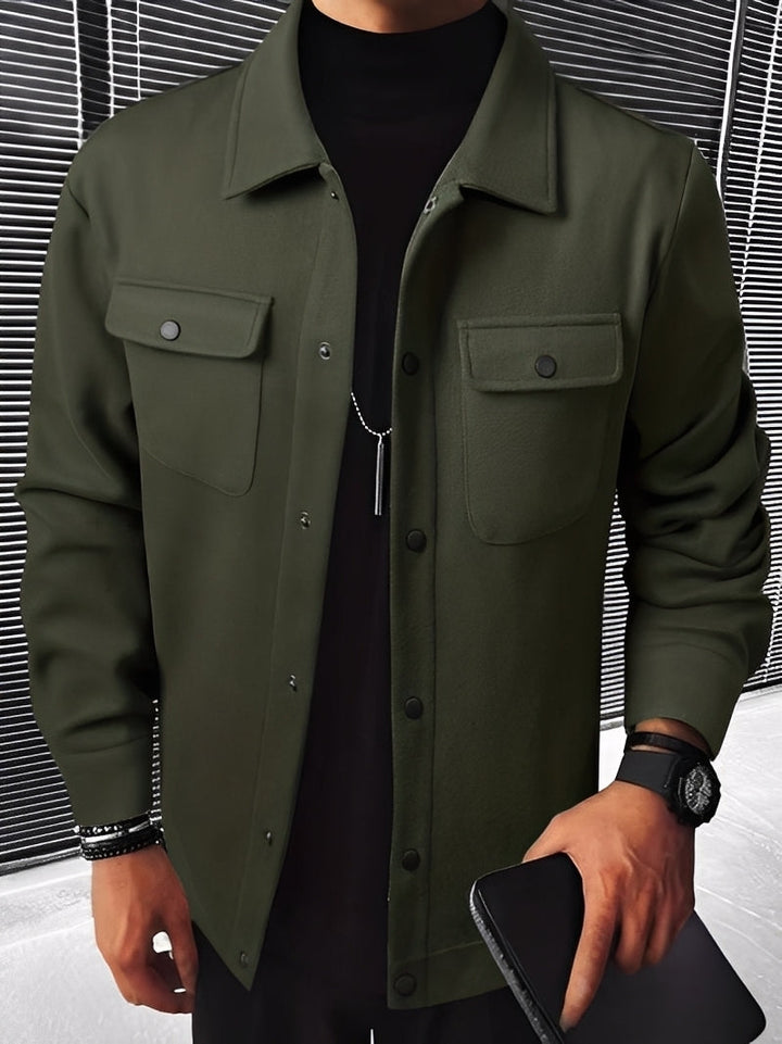 Jaqueta masculina casual xadrez Francis, com design moderno e práticos bolsos, ótima para o dia a dia.