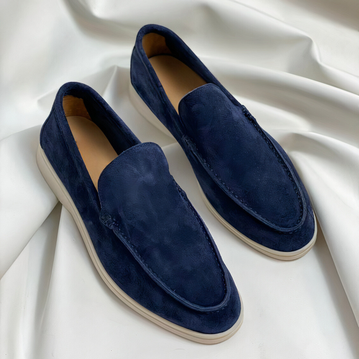 Sapatos mocassins masculinos clássicos, perfeitos para escritório ou casual chic. Conforto e estilo formal. Cores variadas.
