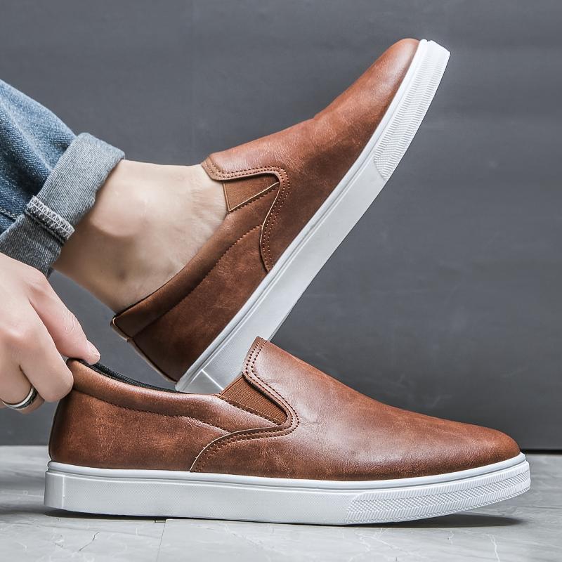 Tênis masculino confortável para o dia a dia. Calçado casual elegante, ideal para estilo e moda masculina versátil.