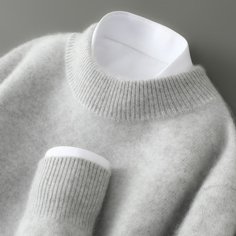 Roupa masculina de inverno: suéter retrô aconchegante, elegante e de gola redonda.