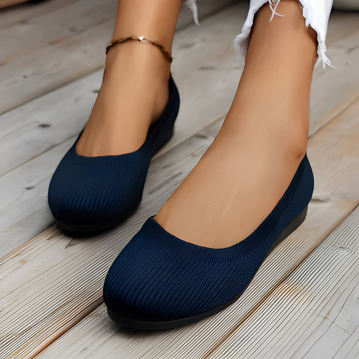 Sapatilhas elegantes de bico redondo para o dia a dia, oferecendo conforto e estilo em calçado seguro.