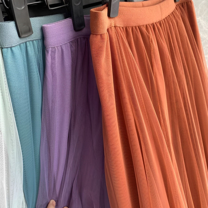 Saia midi elegante e fluida, perfeita para eventos e estilo casual chique.