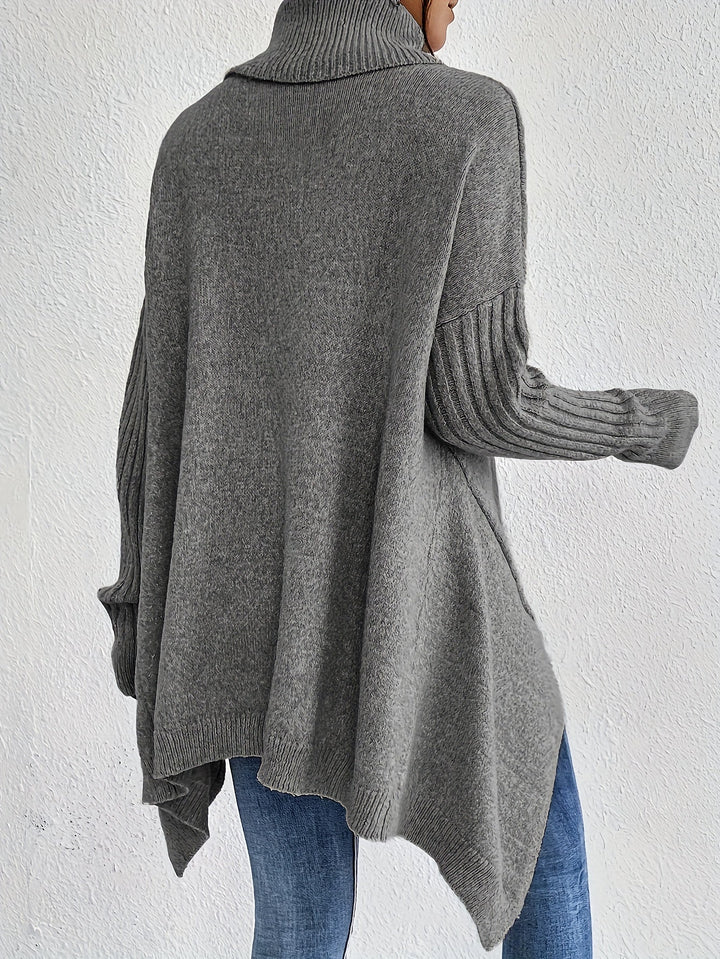 Modelo de costas, mostrando camisa polo feminina oversized. Estilo moderno feminino.