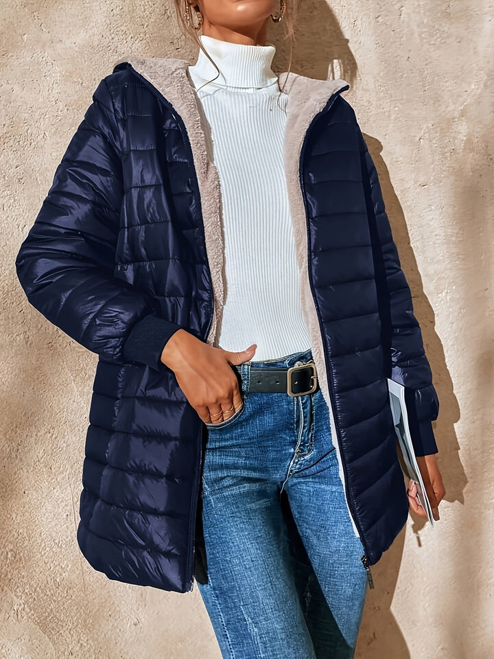 Casaco feminino longo e versátil, oferece proteção e estilo casual chic para outono/inverno.
