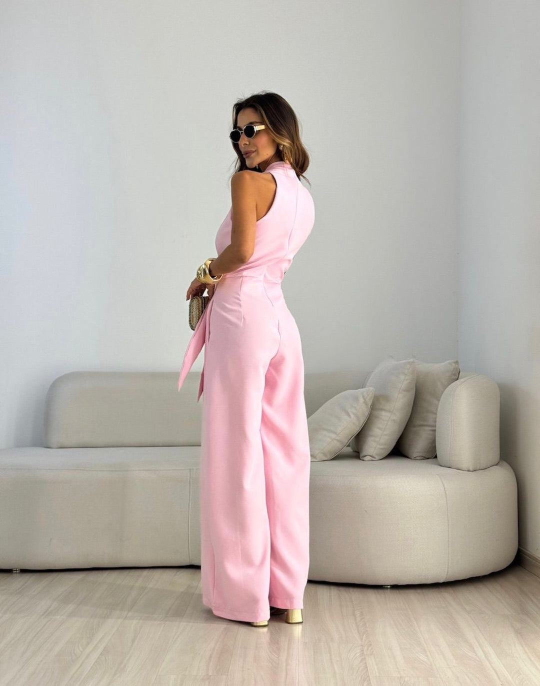 Macacão Amara: essência da moda primavera/verão, feminino, com elegância e conforto inigualáveis.