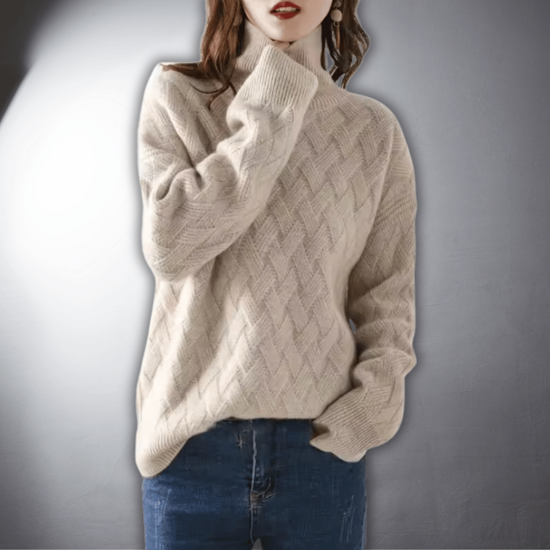 Modelo de suéter feminino oversized, caimento solto e aconchegante. Malha de inverno elegante para um visual confortável.