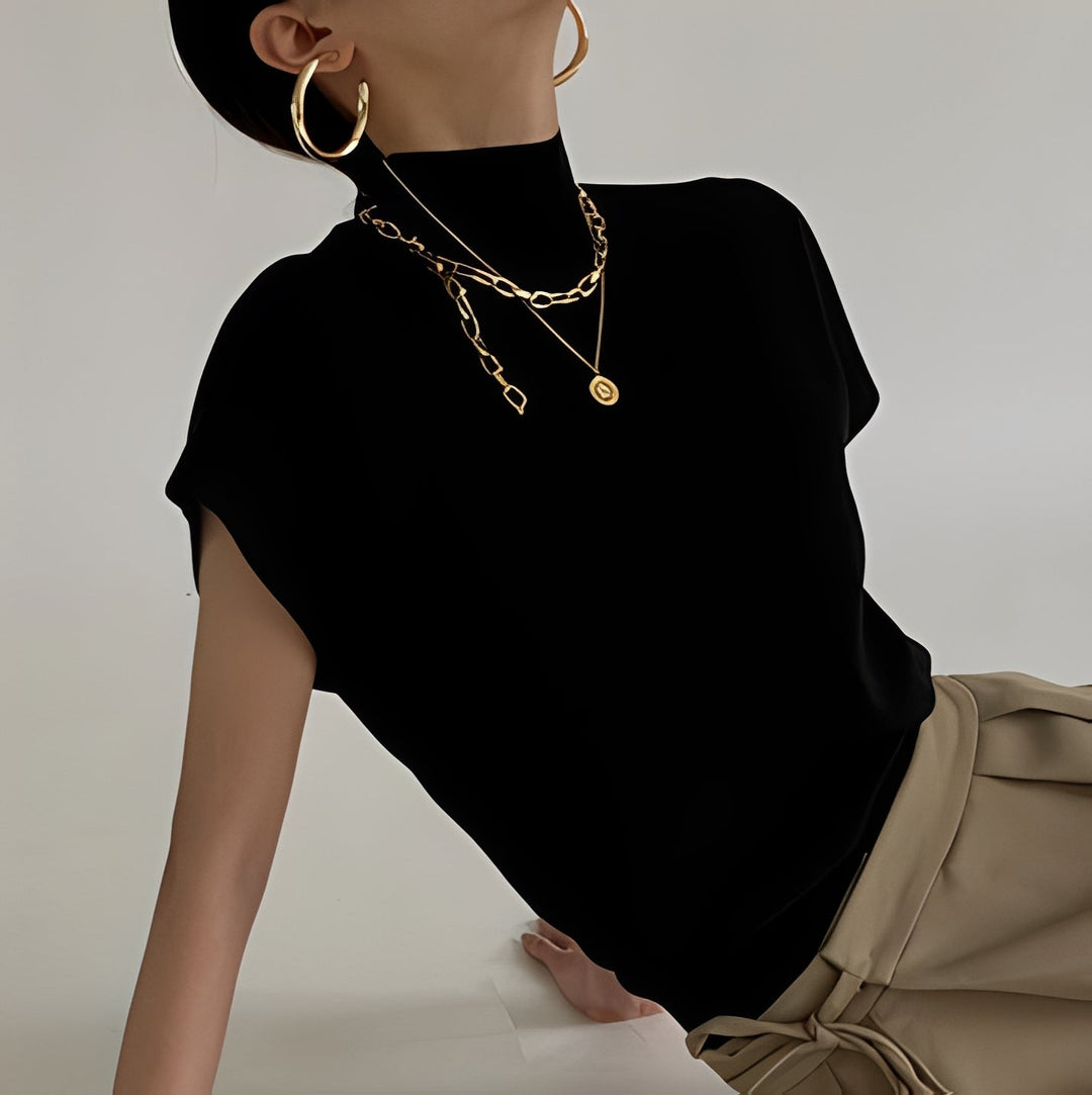 Top feminino Gola Alta Rhea, combinando elegância e conforto. Ideal para um look moderno no dia a dia.