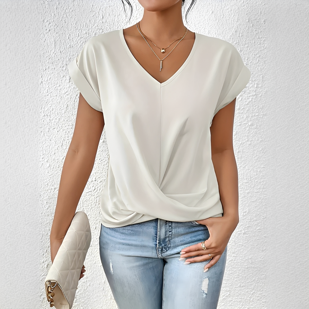Blusa feminina versátil com decote em V e nó frontal, ideal para moda casual de verão.