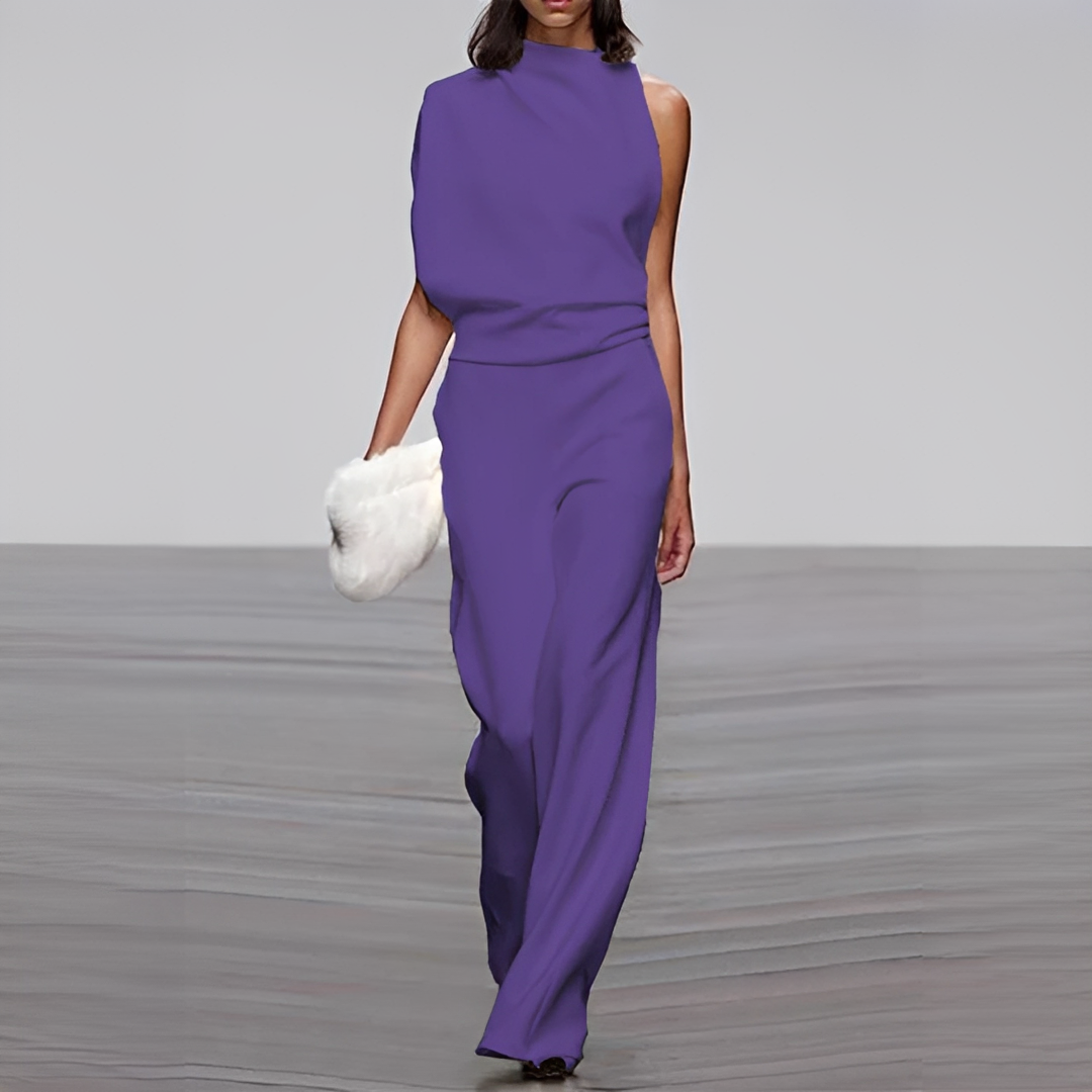 Macacão feminino elegante com decote redondo e pernas largas, uma peça de moda versátil e confortável.