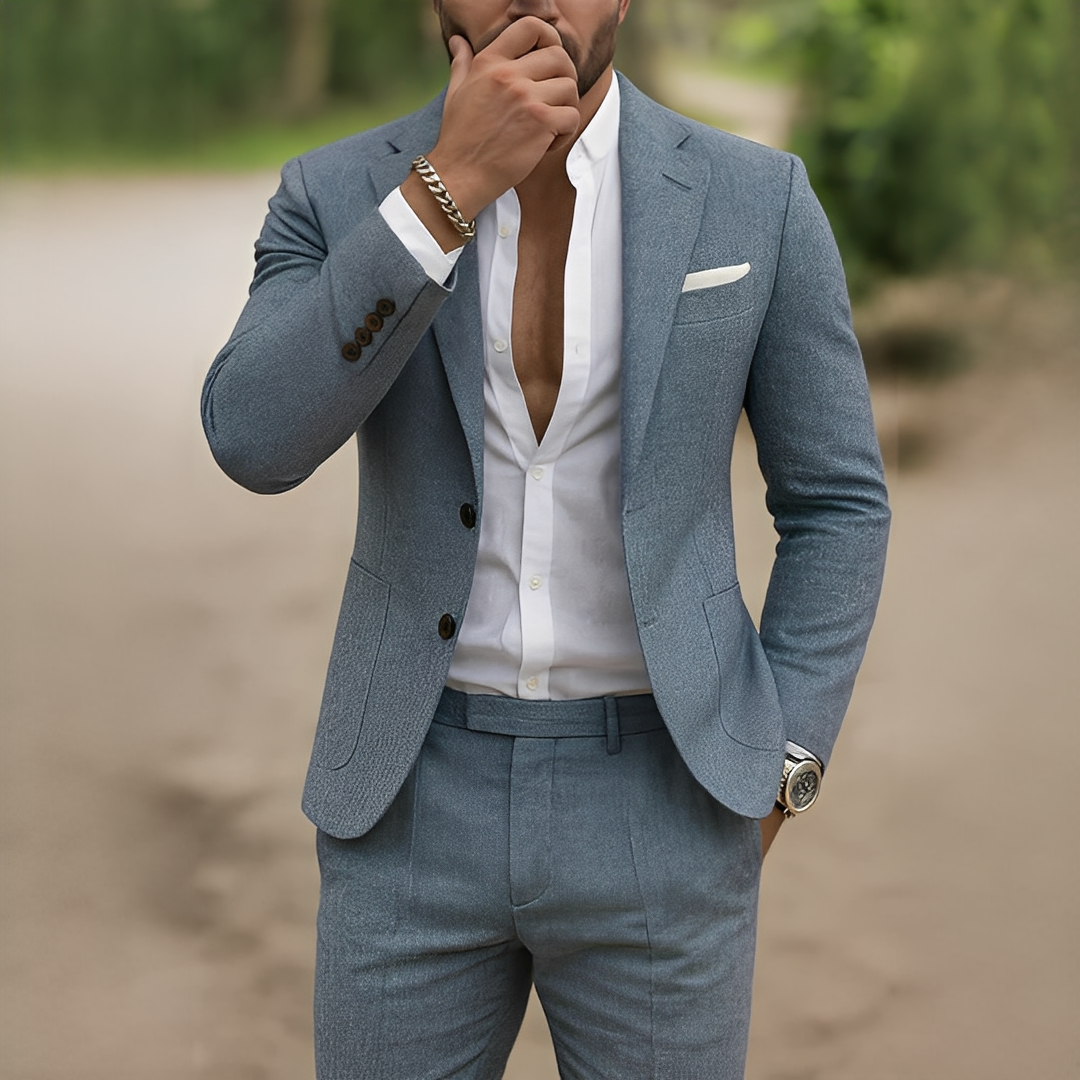 Fato masculino social slim fit, oferecendo elegância e conforto para longas horas em eventos ou escritório.