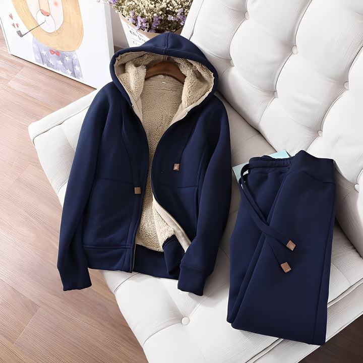 Roupa de casa: conjunto feminino de moletom para o inverno. Calça e blusa comfy para relaxar com estilo casual.