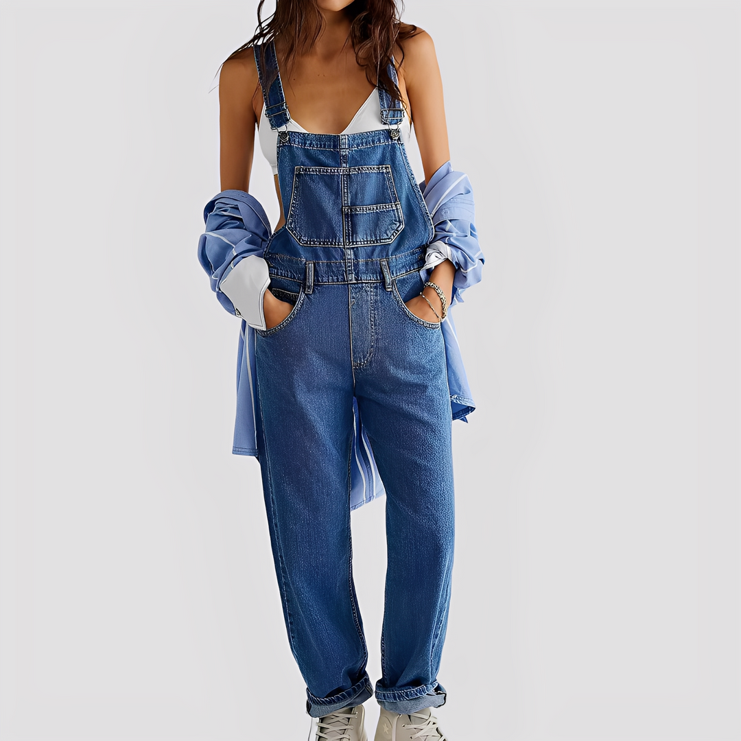 Jardineira jeans feminina preta solta Mildred, ideal para compor um visual moderno e casual.