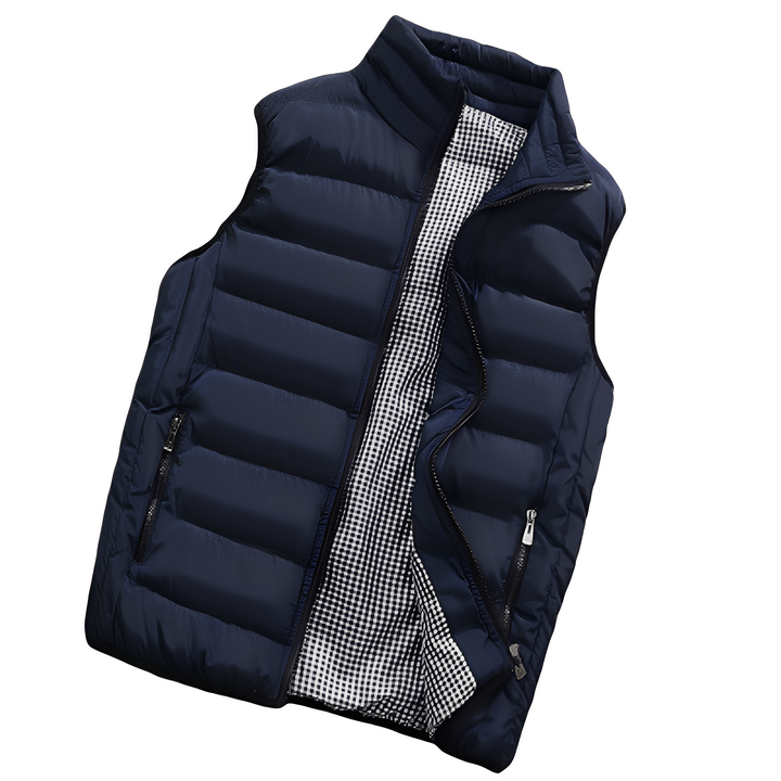 Colete masculino casual acolchoado, peça funcional e versátil para usar em camadas no outono e inverno.
