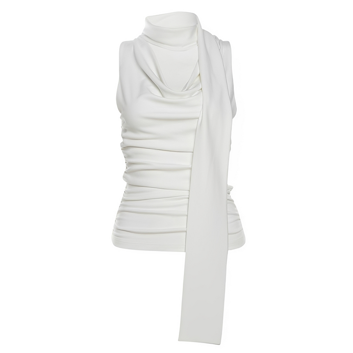 Blusa sem mangas feminina slim fit com detalhe de torção frontal, moderna e versátil para looks de verão.