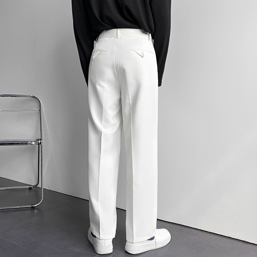 Calça masculina casual preta, versátil para looks modernos. Conforto e estilo para roupa masculina diária.