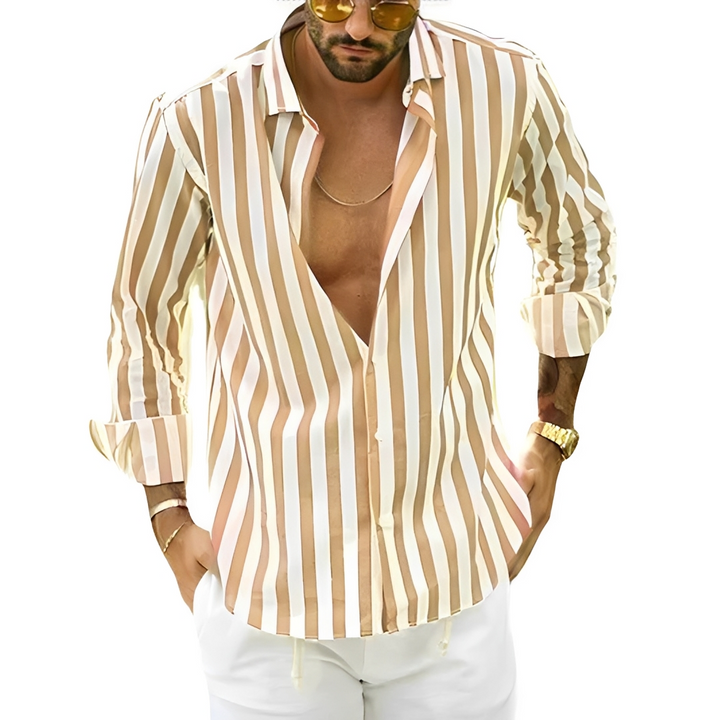 Camisa listrada masculina elegante, tendência de moda para o verão. Look casual versátil, slim fit top.