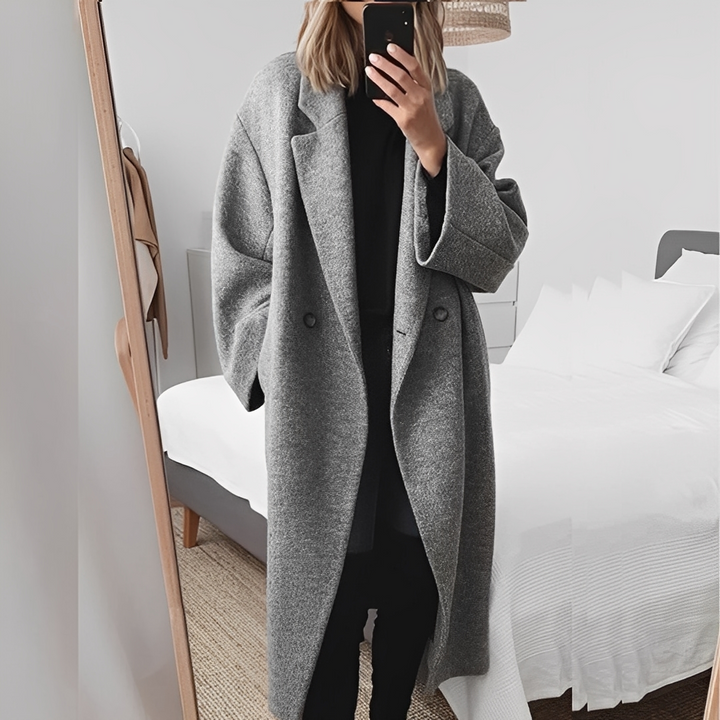 Casaco feminino oversize abotoado, estilo chic para outono/inverno, combinando conforto e elegância.