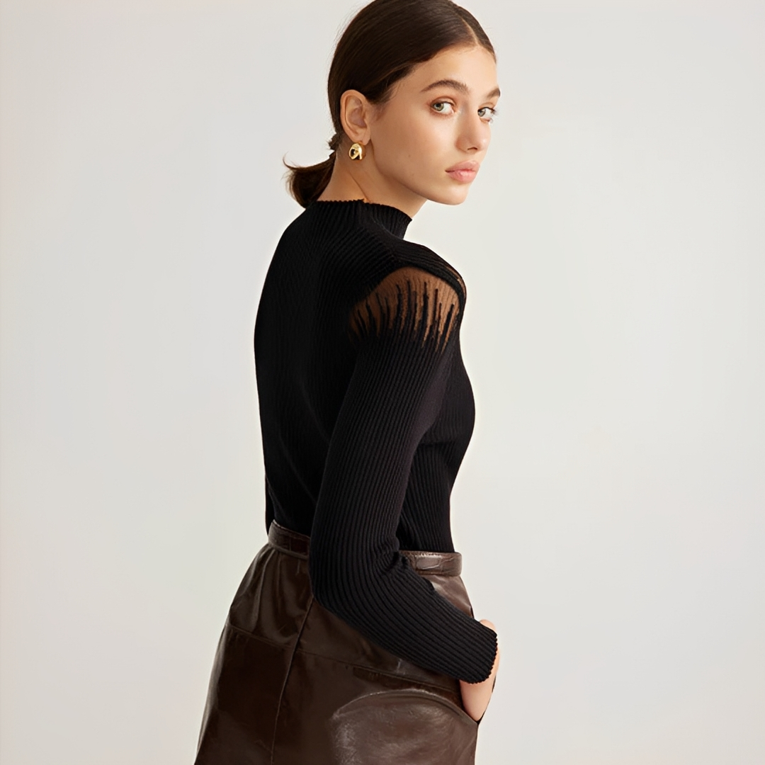 Camisa feminina estilosa com manga longa e detalhes de painel transparente, perfeita para looks casual chique.