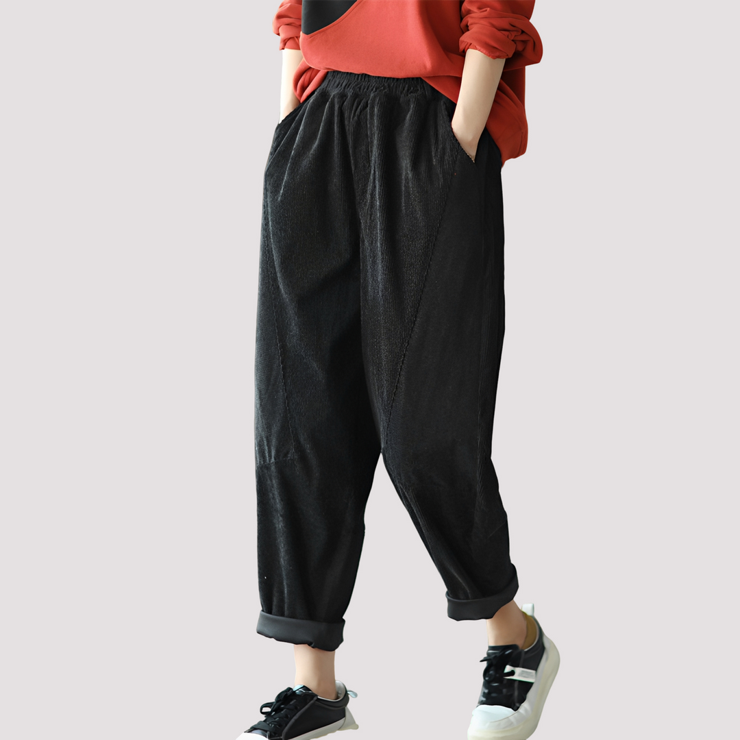 Confortável calça harém feminina com cós elástico, ideal para looks casuais e relaxados de verão.
