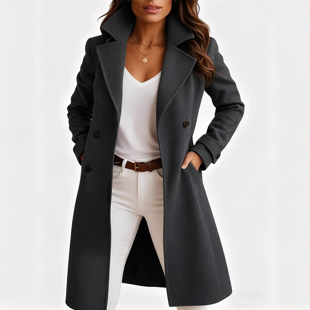 Casaco feminino longo com bolsos, elegante e moderno. Agasalho sofisticado para a moda outono inverno.
