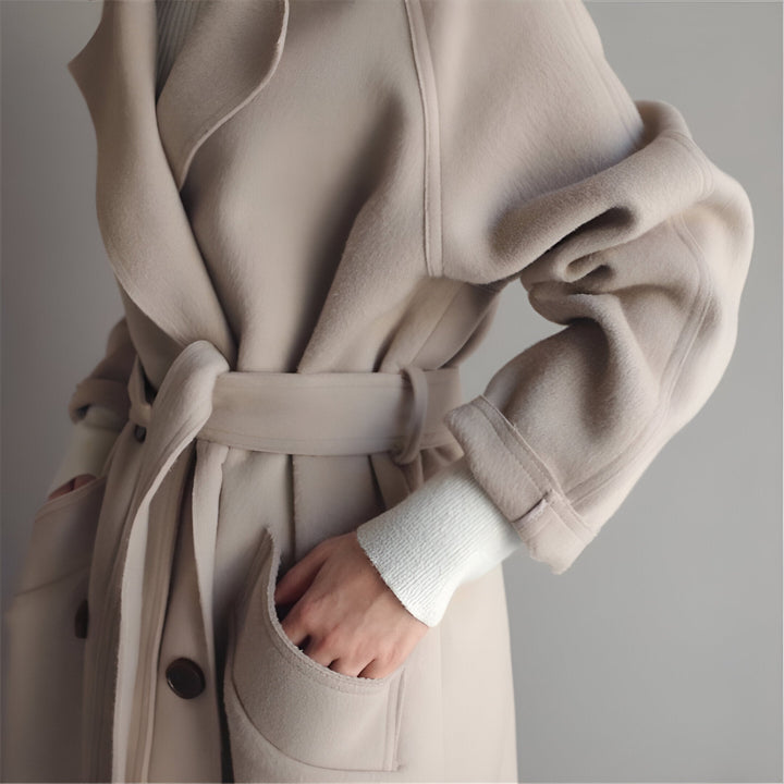 Casaco feminino elegante e versátil com cinto, perfeito para moda inverno.