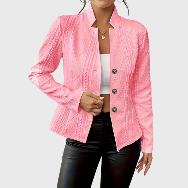 Blazer feminino Rita para ambiente de escritório ou eventos sociais, realçando sua elegância e profissionalismo.