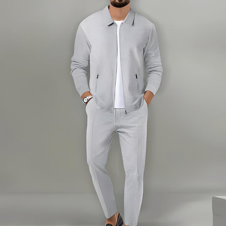 Conjunto masculino de 2 peças para o verão, com estilo descontraído e máximo conforto. Roupa casual elegante.