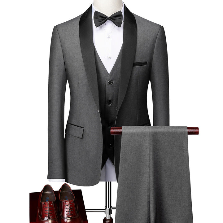 Look completo com terno slim-fit formal masculino. Ideal para noivos, padrinhos ou reuniões de negócios importantes.