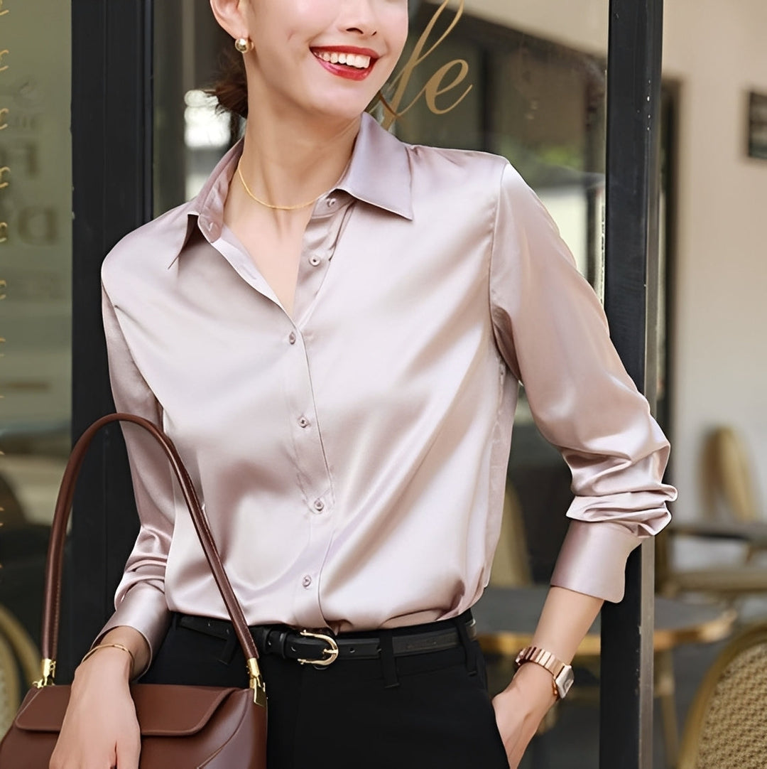Blusa feminina com botões para escritório, Annalise, manga longa. Roupa elegante e versátil para moda outono inverno.
