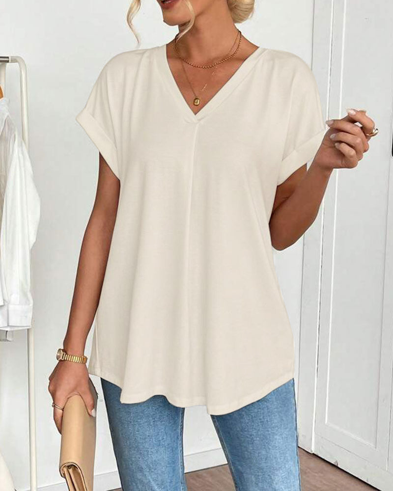 Camiseta feminina de manga curta, decote V, para looks casuais.