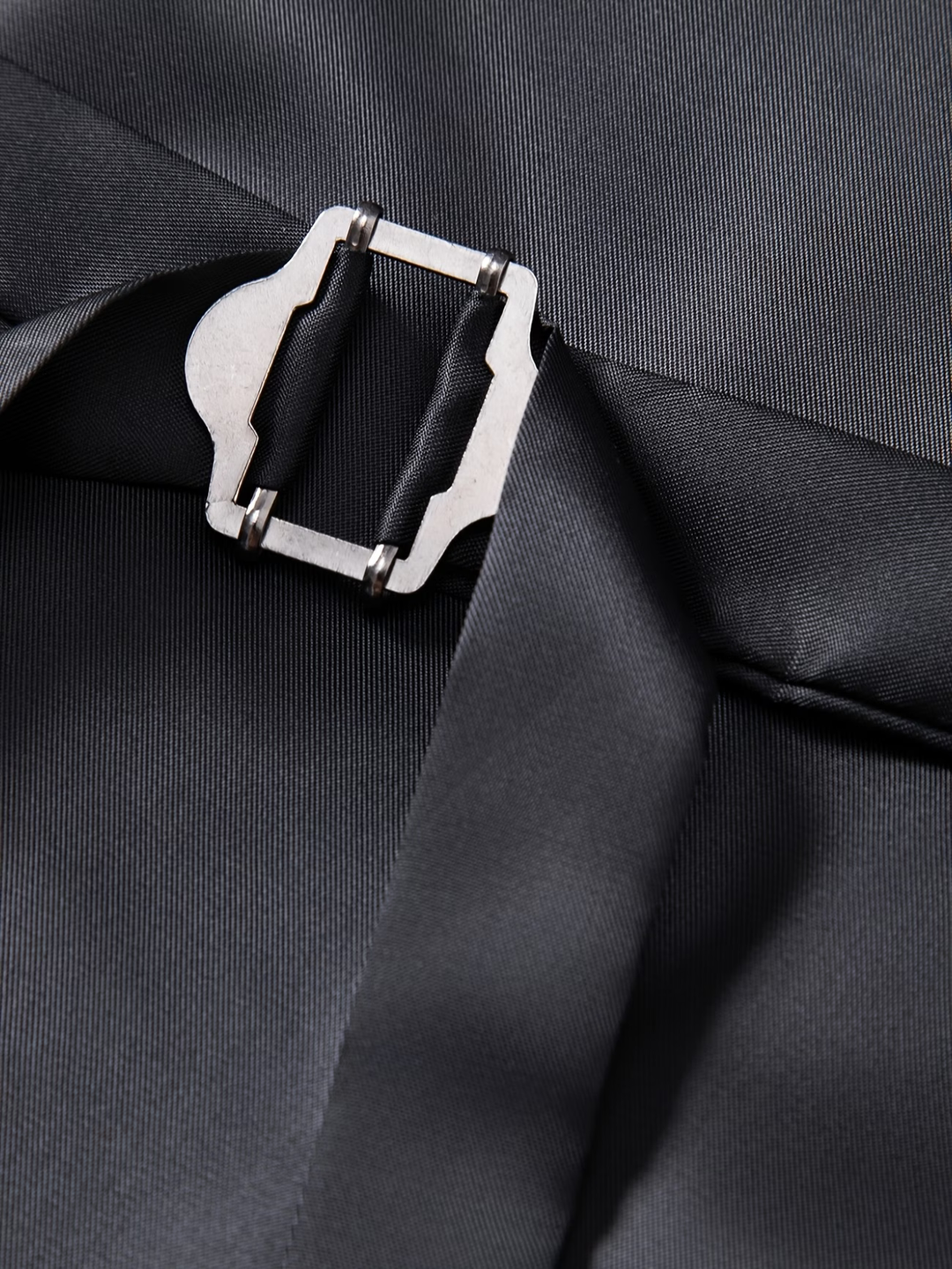 Sofisticado colete masculino padrão de espiga, peça chave para um look social completo.