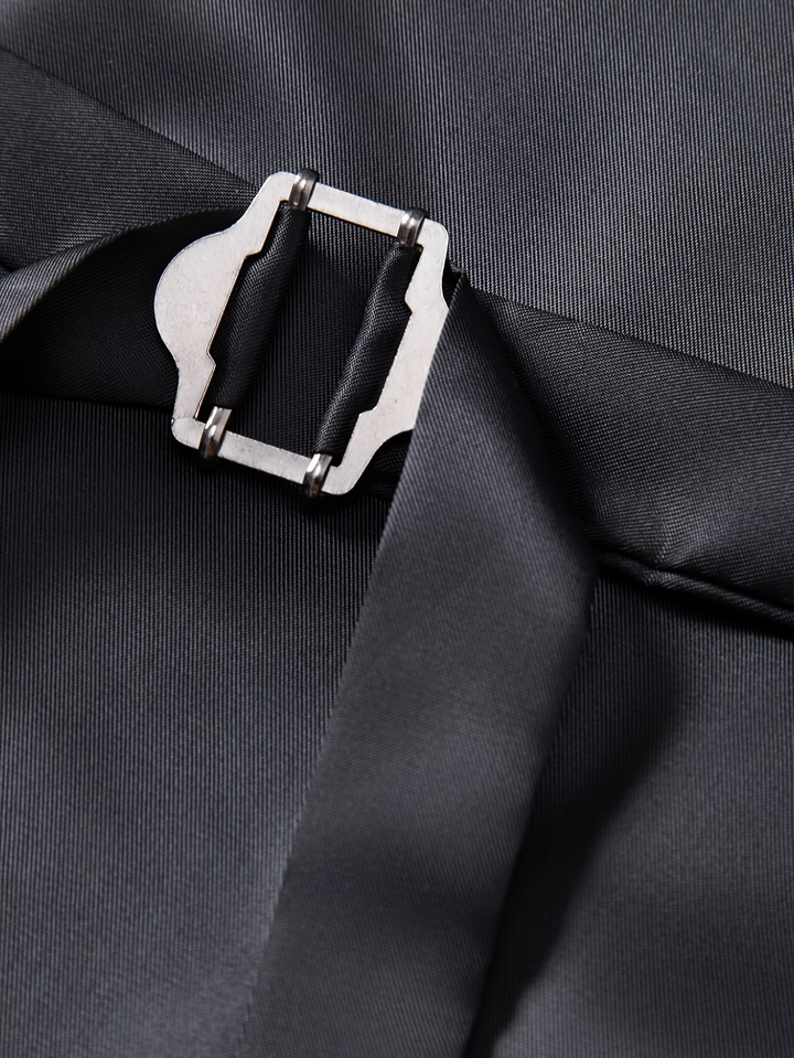 Sofisticado colete masculino padrão de espiga, peça chave para um look social completo.