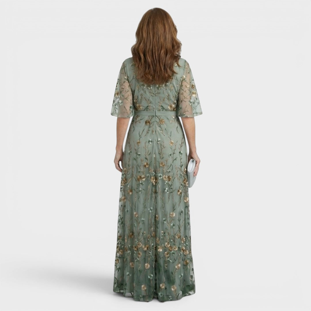 Vestido de verão maxi halter floral, perfeito para looks casuais ou de festa.